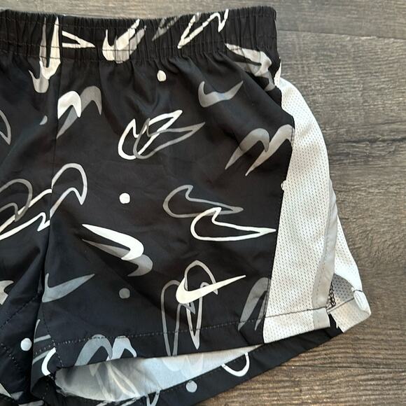 Nike Swoosh Dri Fit XS/Size 4 Athletic Short NWOT - Picture 2 of 8